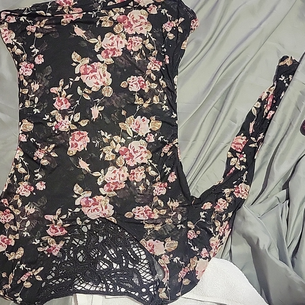 Almost Famous, S, Black with light pink flowers